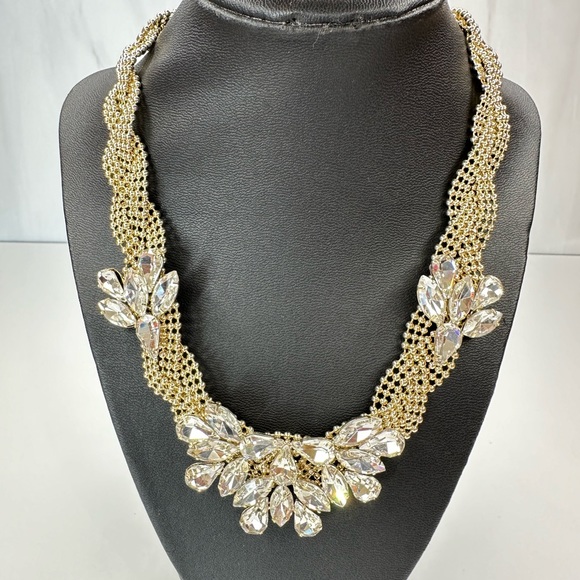 Shop for Jayu Vintage Look Statement Necklace - Picture 9 of 9